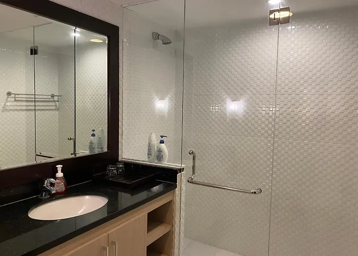 アパート Stylish 2 Bedroom Penthouse Apt, Newly Refreshed, 50 Mbps, Pool, Gym, Resto *