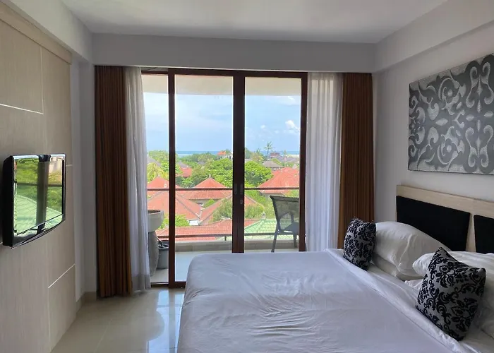 Stylish 2 Bedroom Penthouse Apt, Newly Refreshed, 50 Mbps, Pool, Gym, Resto * クタ