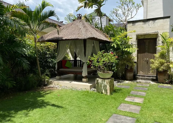 Stylish 2 Bedroom Penthouse Apt, Newly Refreshed, 50 Mbps, Pool, Gym, Resto *