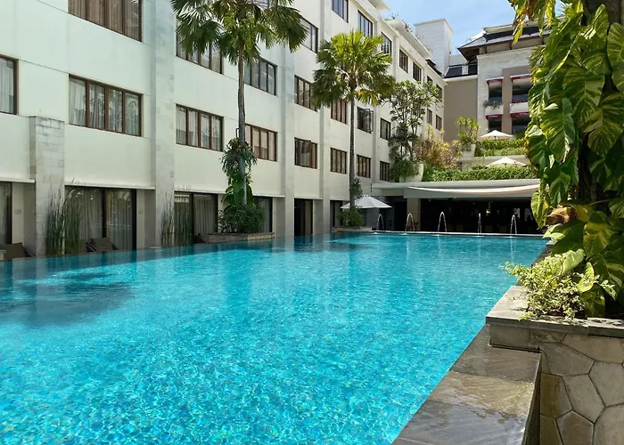 Stylish 2 Bedroom Penthouse Apt, Newly Refreshed, 50 Mbps, Pool, Gym, Resto * クタ