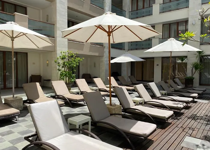 Stylish 2 Bedroom Penthouse Apt, Newly Refreshed, 50 Mbps, Pool, Gym, Resto アパート