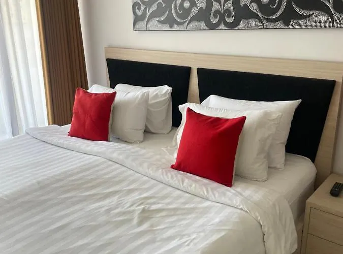 アパート Stylish 2 Bedroom Penthouse Apt, Newly Refreshed, 50 Mbps, Pool, Gym, Resto クタ