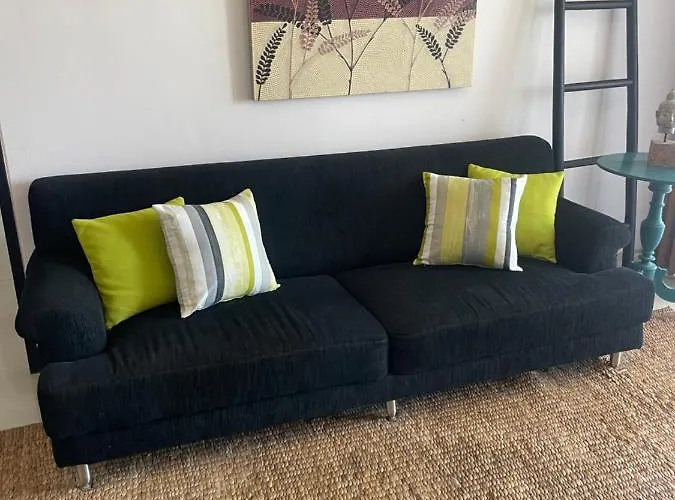Stylish 2 Bedroom Penthouse Apt, Newly Refreshed, 50 Mbps, Pool, Gym, Resto アパート *